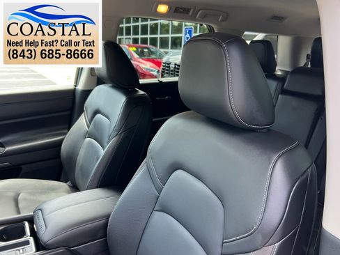 Used 2025 Nissan Pathfinder SL FWD image 11