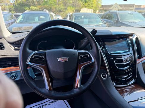 Used 2017 Cadillac Escalade ESV Premium Luxury image 25