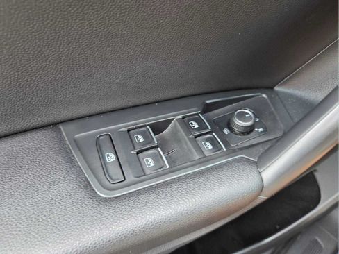 Used 2021 Volkswagen Tiguan SE FWD image 23