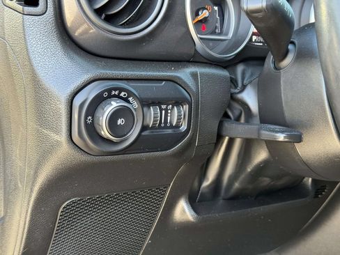 Used 2022 Jeep Wrangler Unlimited Sport AWD/4WD image 9