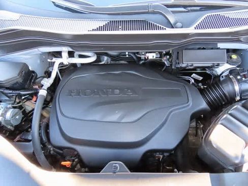 Certified 2022 Honda Pilot Sport image 10