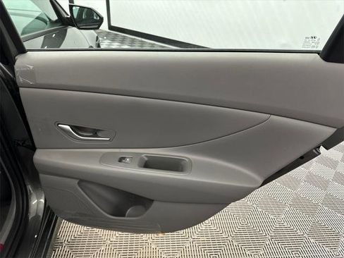 New 2026 Hyundai Elantra SE image 16