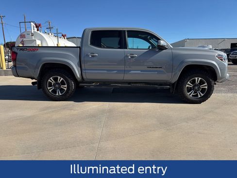 Used 2019 Toyota Tacoma TRD Sport image 9