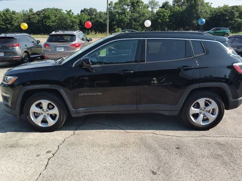 Used 2019 Jeep Compass Latitude image 2