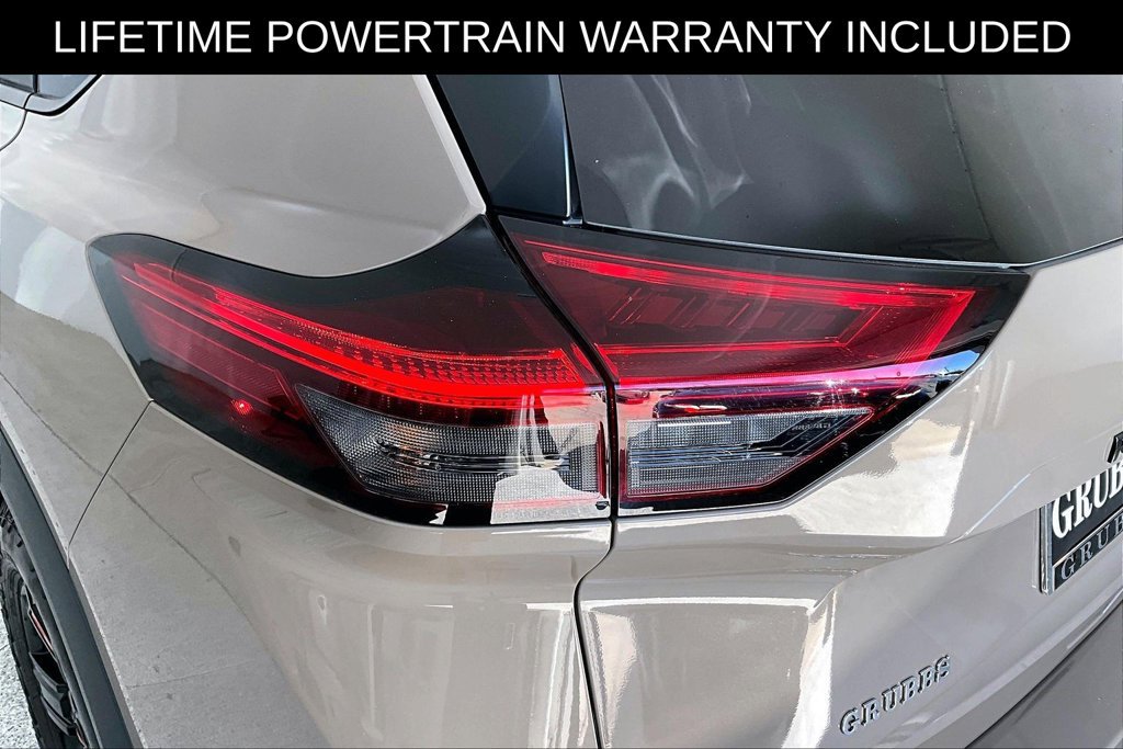 Used 2025 Nissan Rogue SV AWD/4WD image 39