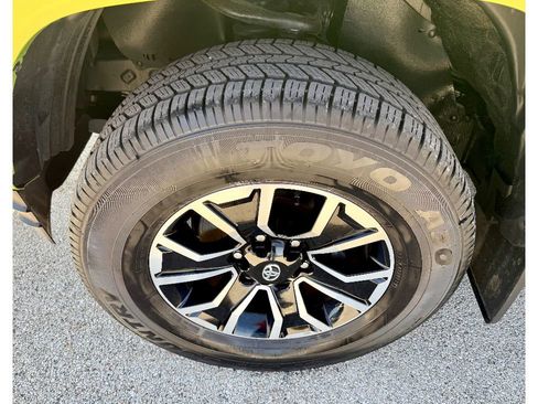 Used 2023 Toyota Tacoma TRD Sport image 9