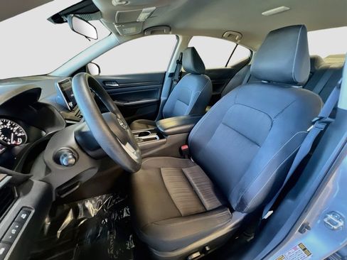 Used 2024 Nissan Altima 2.5 SV FWD image 19