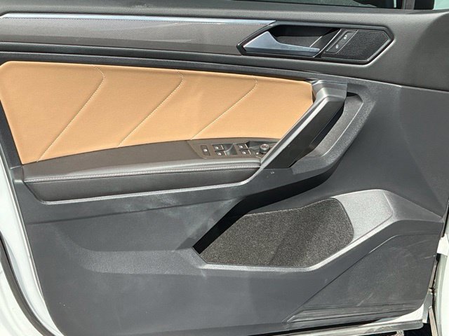 Certified 2023 Volkswagen Tiguan SE R-Line AWD/4WD image 11