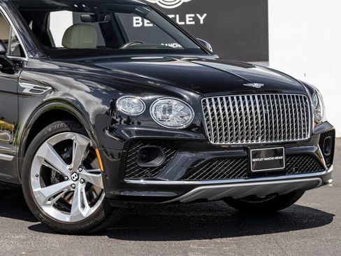 Used 2023 Bentley Bentayga Extended Wheelbase AWD/4WD image 10