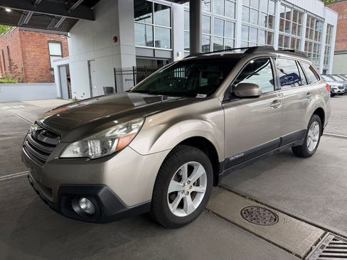 Used 2014 Subaru Outback 2.5i Premium AWD/4WD image 3