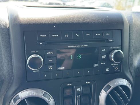 Used 2017 Jeep Wrangler Unlimited Sport w/ Quick Order Package 24S AWD/4WD image 16