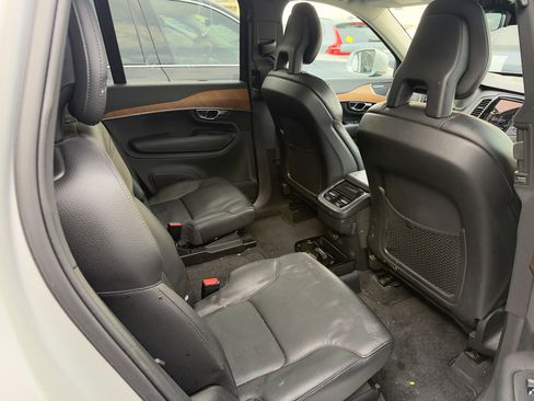 Used 2021 Volvo XC90 T6 Momentum image 27