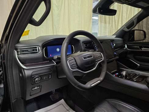 Used 2024 Jeep Wagoneer 4WD w/ Rear Seat Video Group 1 image 17