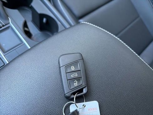 Used 2023 Volkswagen Atlas SE image 37