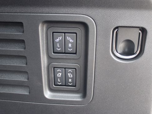 Certified 2025 Buick Enclave Sport Touring w/ Power Package image 38