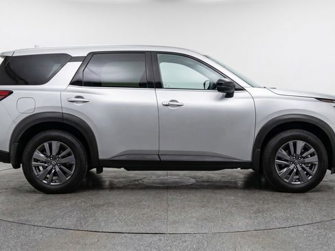 Used 2025 Nissan Pathfinder SV FWD image 11