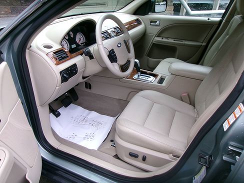 Used 2005 Ford Five Hundred Limited image 14