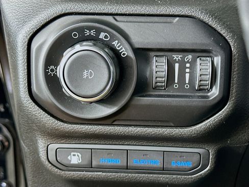 Used 2022 Jeep Wrangler Unlimited Rubicon 4xe w/ Cold Weather Group AWD/4WD image 16