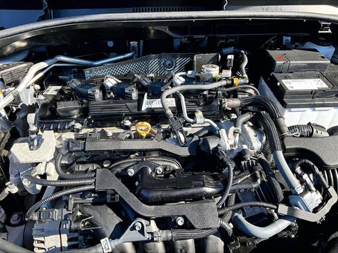 Used 2024 Toyota Corolla Cross LE w/ Moonroof Package image 35