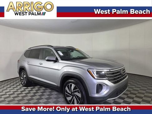 Used 2025 Volkswagen Atlas SE image 1