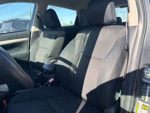 Used 2010 Toyota Matrix S image 11