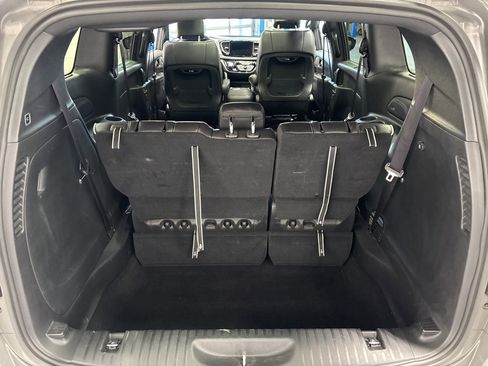 Used 2025 Chrysler Pacifica Limited image 42