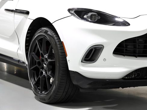 Used 2021 Aston Martin DBX AWD/4WD image 41