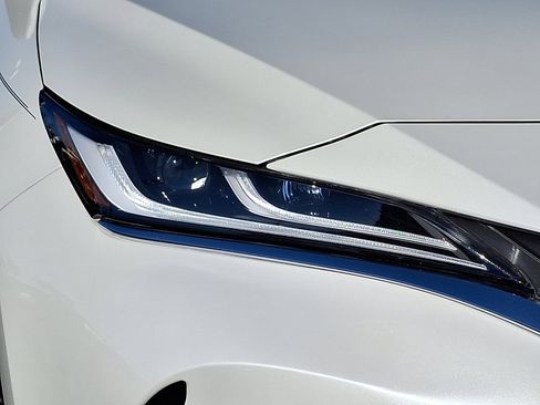 Certified 2022 Toyota Venza XLE image 10
