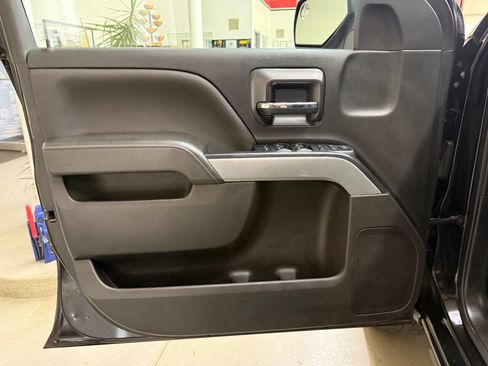 Used 2017 Chevrolet Silverado 1500 LT w/ Redline Edition AWD/4WD image 9
