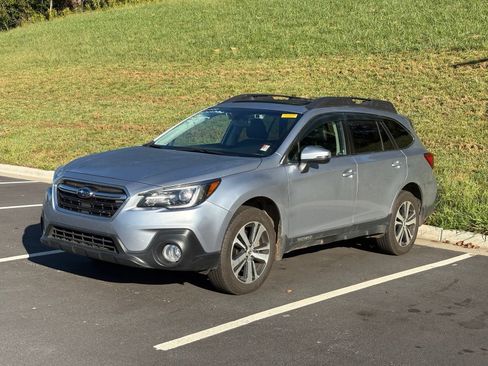 Used 2019 Subaru Outback 2.5i Limited w/ Popular Package #2 AWD/4WD image 3