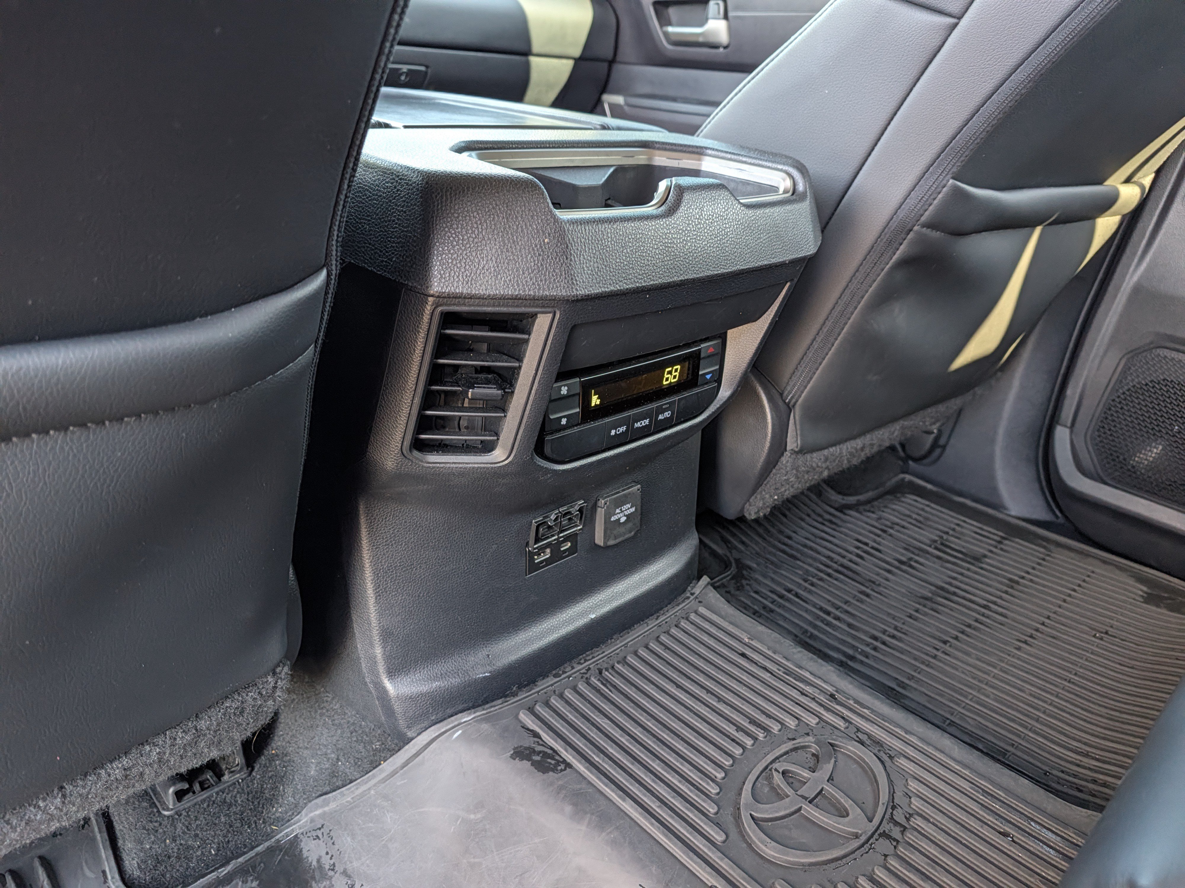 Used 2023 Toyota Sequoia SR5 w/ SR5 Premium Package AWD/4WD image 21