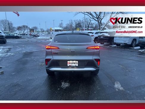 Used 2025 Buick Envista Preferred image 6