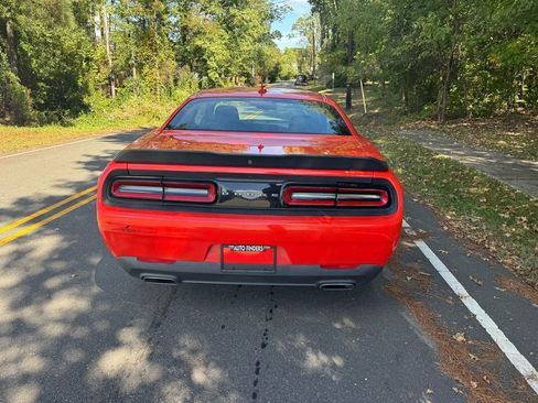 Used 2018 Dodge Challenger SXT w/ Blacktop Package image 9