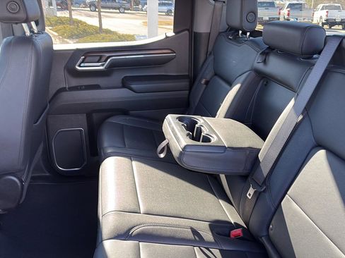 Used 2024 GMC Sierra 1500 SLT image 18