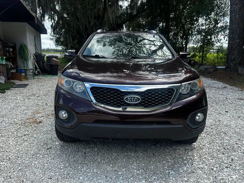Used 2012 Kia Sorento LX w/ Convenience Pkg FWD image 2