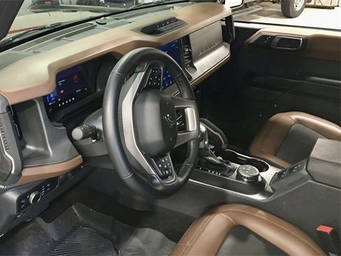 Used 2024 Ford Bronco Outer Banks image 3
