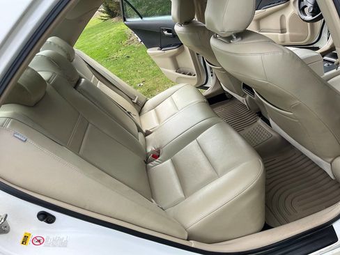 Used 2013 Toyota Camry LE image 6