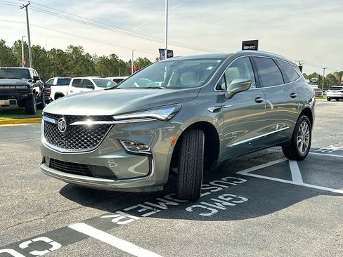 Used 2023 Buick Enclave Avenir w/ Avenir Technology Package FWD image 2