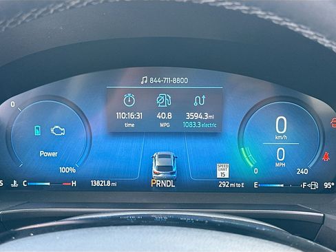 Certified 2025 Ford Escape Platinum w/ Premium Technology Package FWD image 12
