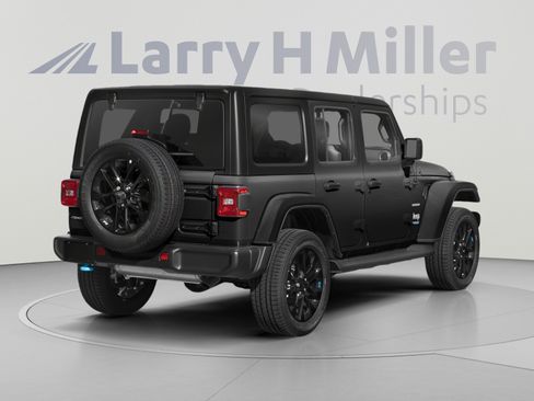 Used 2023 Jeep Wrangler Unlimited Rubicon 4xe w/ Steel Bumper Group AWD/4WD image 2