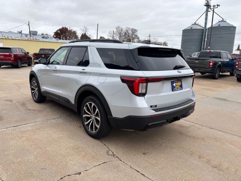 New 2026 Ford Explorer ST-Line image 4