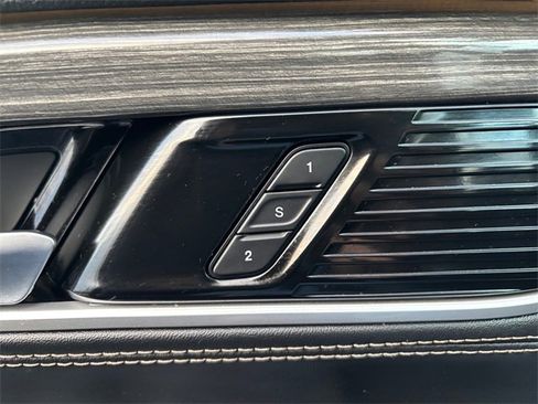 Used 2022 Jeep Wagoneer Series II w/ Premium Group I image 17