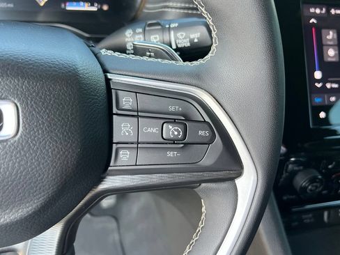 Used 2023 Jeep Grand Cherokee Altitude AWD/4WD image 30