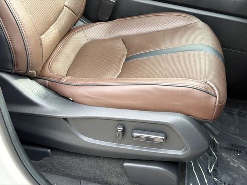 Used 2023 Honda Pilot Elite image 12