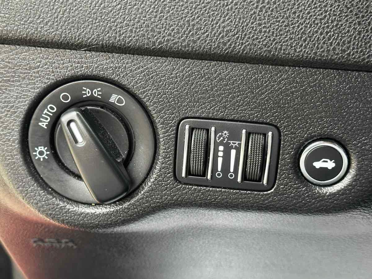 Used 2023 Dodge Charger SXT RWD image 13