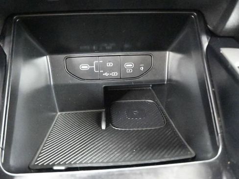 Used 2024 Kia Sorento S image 4