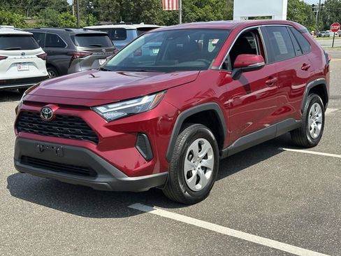 Used 2023 Toyota RAV4 LE AWD/4WD image 4