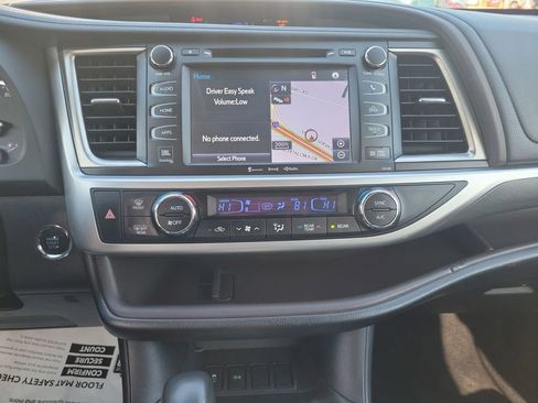 Used 2018 Toyota Highlander Limited Platinum image 22
