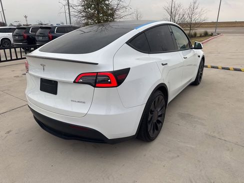 Used 2023 Tesla Model Y Performance image 3