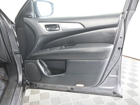 Used 2020 Nissan Pathfinder SL image 12